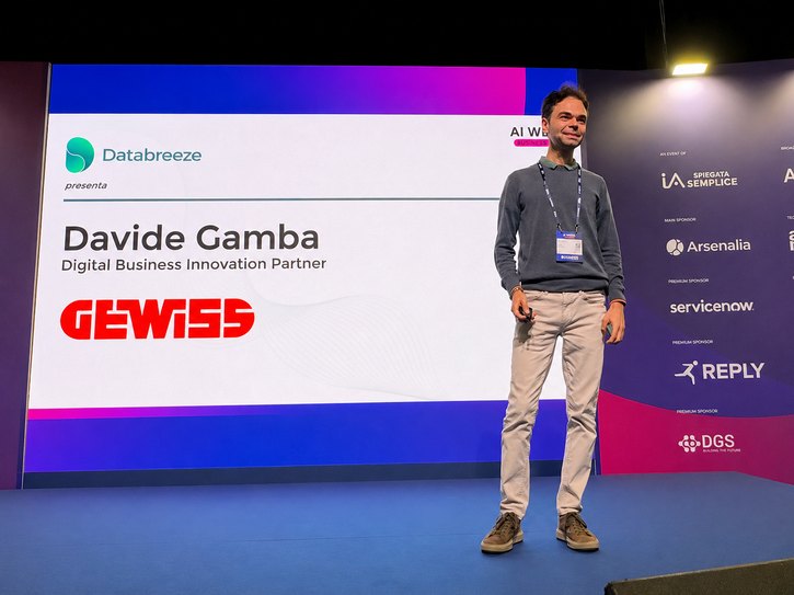 Davide Gamba di Gewiss sul palco AI Week 2026